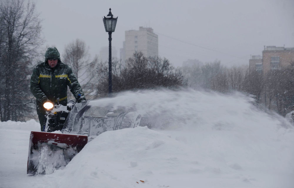Rusia: Cea mai serioasă ninsoare din ultimii 50 de ani a provocat un ambuteiaj de 190 km lungime - Poza 4