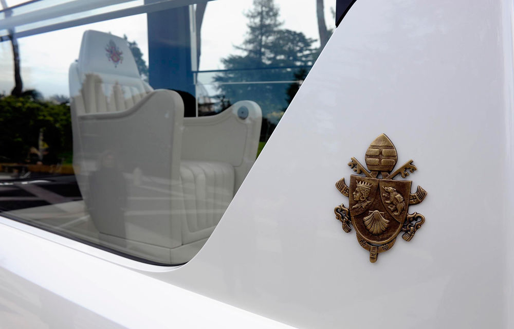 Mercedes-Benz M-Klasse - noul automobil oficial al Papei Benedict al XVI-lea - Poza 6