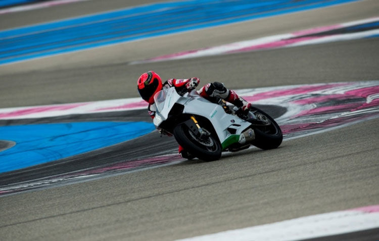 GALERIE FOTO: Schumacher a testat o motocicletă Ducati - Poza 5