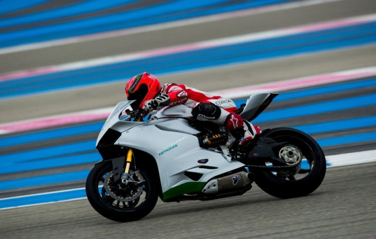 GALERIE FOTO: Schumacher a testat o motocicletă Ducati - Poza 1
