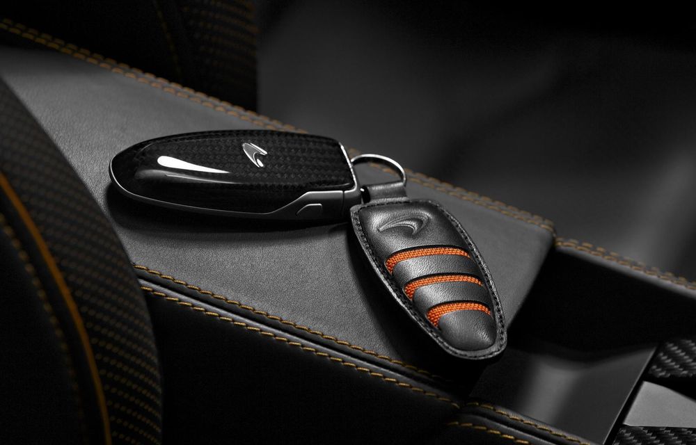 McLaren lansează o gamă de accesorii vestimentare inspirate de MP4-12C - Poza 5