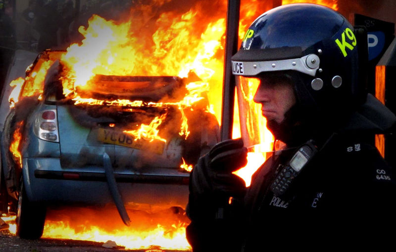 Franța: 1200 de mașini au fost incendiate de Revelion - Poza 1
