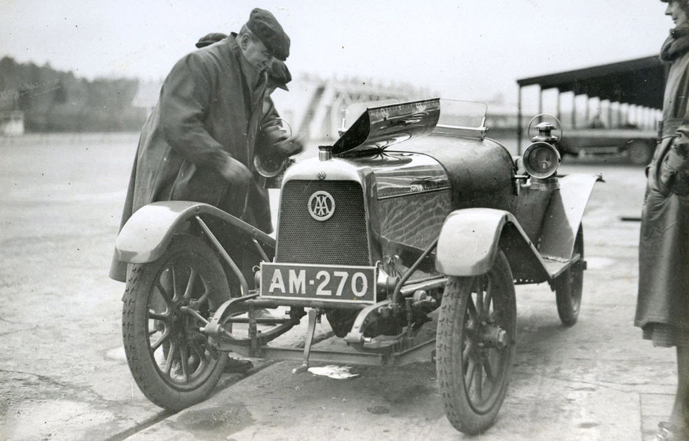 POVEŞTI AUTO: 100 de ani de Aston Martin - între faliment şi One-77 - Poza 4