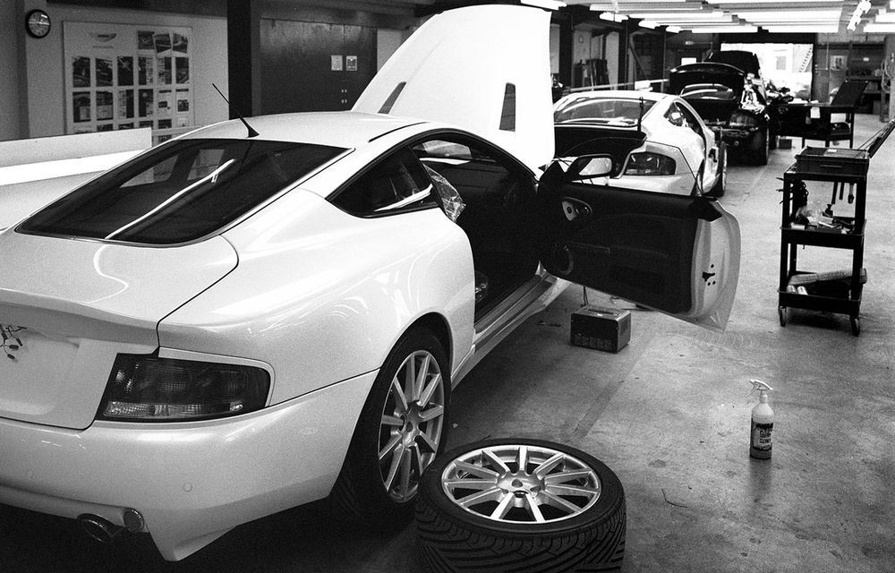 POVEŞTI AUTO: 100 de ani de Aston Martin - între faliment şi One-77 - Poza 44