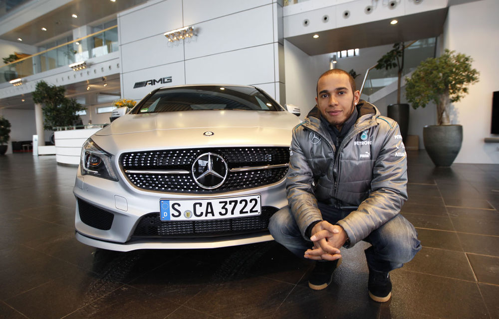 FOTO şi VIDEO: Hamilton a vizitat muzeul Mercedes de la Stuttgart - Poza 4