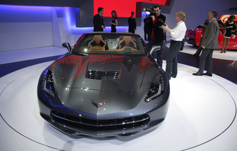 GENEVA 2013 LIVE: Standul Chevrolet are noul Corvette Stingray Convertible drept piesă de rezistență - Poza 1