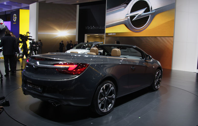 GENEVA 2013 LIVE: Opel Cascada a pozat topless la standul german - Poza 7