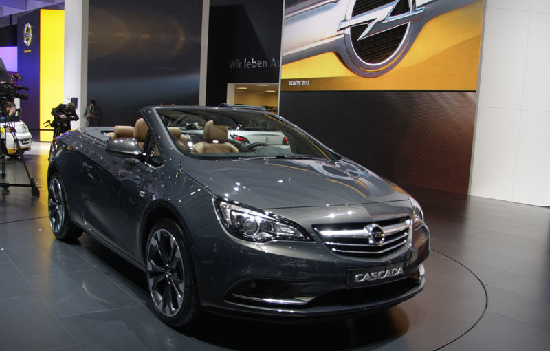 GENEVA 2013 LIVE: Opel Cascada a pozat topless la standul german - Poza 1
