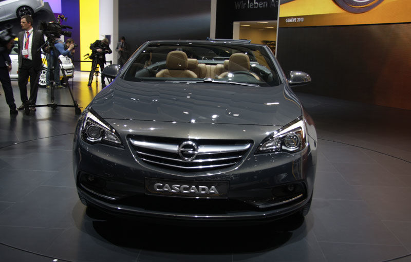GENEVA 2013 LIVE: Opel Cascada a pozat topless la standul german - Poza 2
