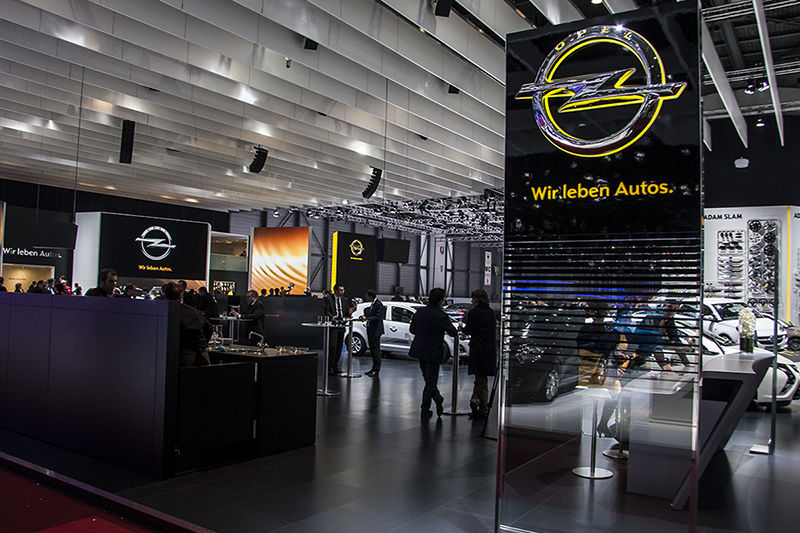 REPORTAJ GENEVA 2013: Atmosferă relaxată la standul Opel - Poza 1
