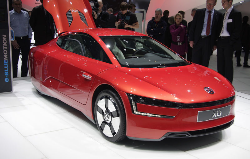 GENEVA 2013 LIVE: Volkswagen XL1 în variantă de serie este prezent la Geneva - Poza 1