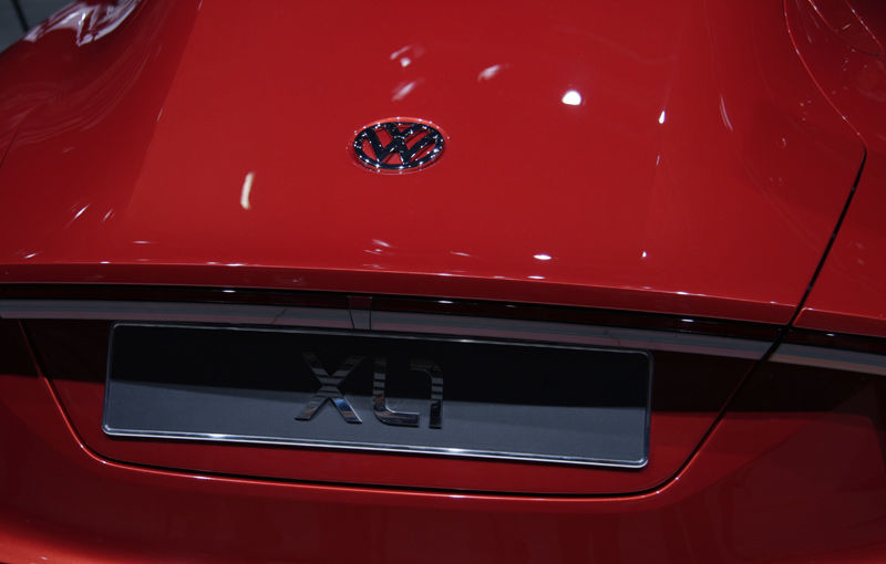 GENEVA 2013 LIVE: Volkswagen XL1 în variantă de serie este prezent la Geneva - Poza 12