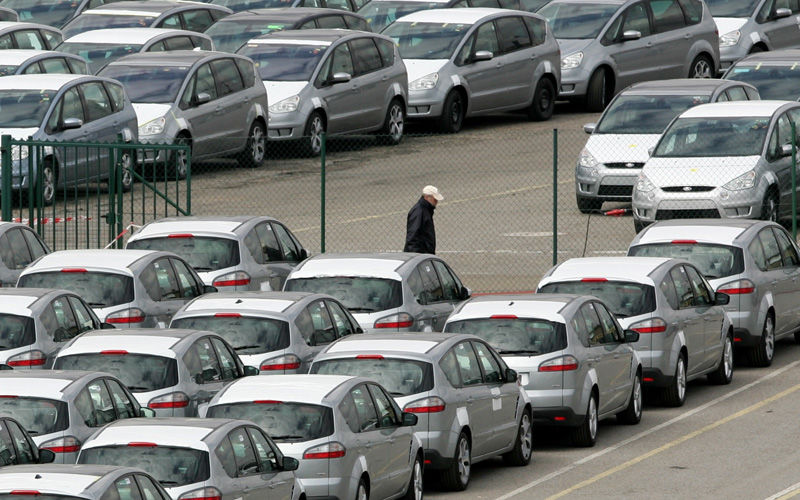 Europa: Vânzările de maşini noi au continuat să scadă şi în februarie - Poza 1