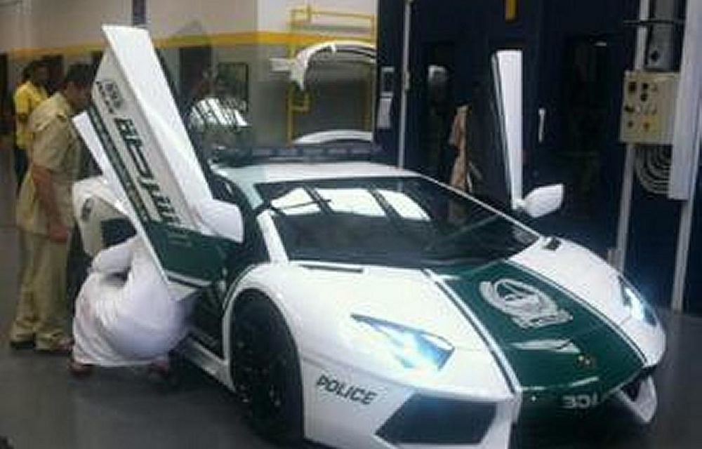 Lamborghini Aventador, maşină de patrulare pentru Poliţia din Dubai - Poza 4