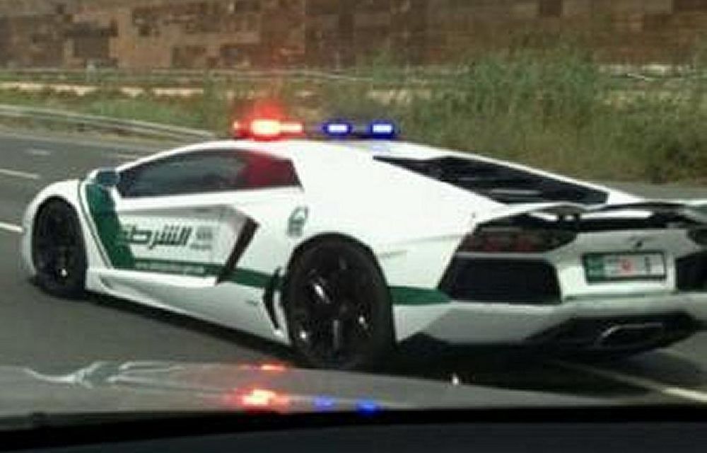 Lamborghini Aventador, maşină de patrulare pentru Poliţia din Dubai - Poza 2