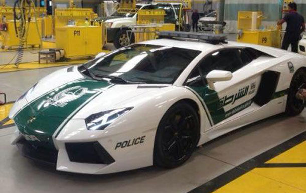 Lamborghini Aventador, maşină de patrulare pentru Poliţia din Dubai - Poza 1