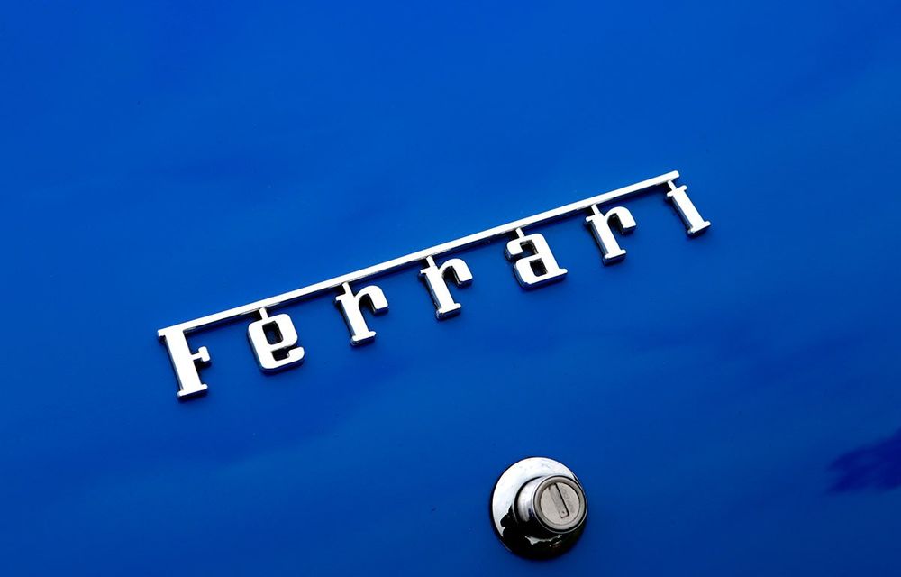 Prima maşină a lui John Lennon, un Ferrari 330GT, va fi vândută la licitaţie - Poza 10
