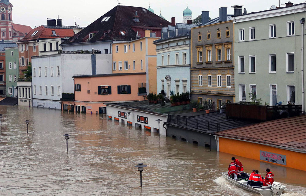 Inundaţiile din centrul Europei au închis parţial fabrica Porsche din Leipzig - Poza 1