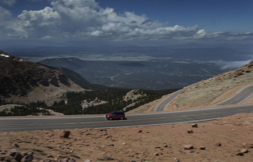 Range Rover Sport a devenit cel mai rapid SUV de serie la Pikes Peak - Poza 4