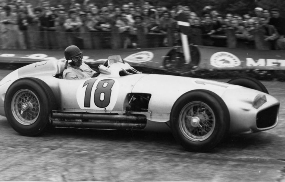 Mercedes-ul W196 pilotat de Fangio a fost vândut la licitaţie pentru 19.6 milioane de lire - Poza 5