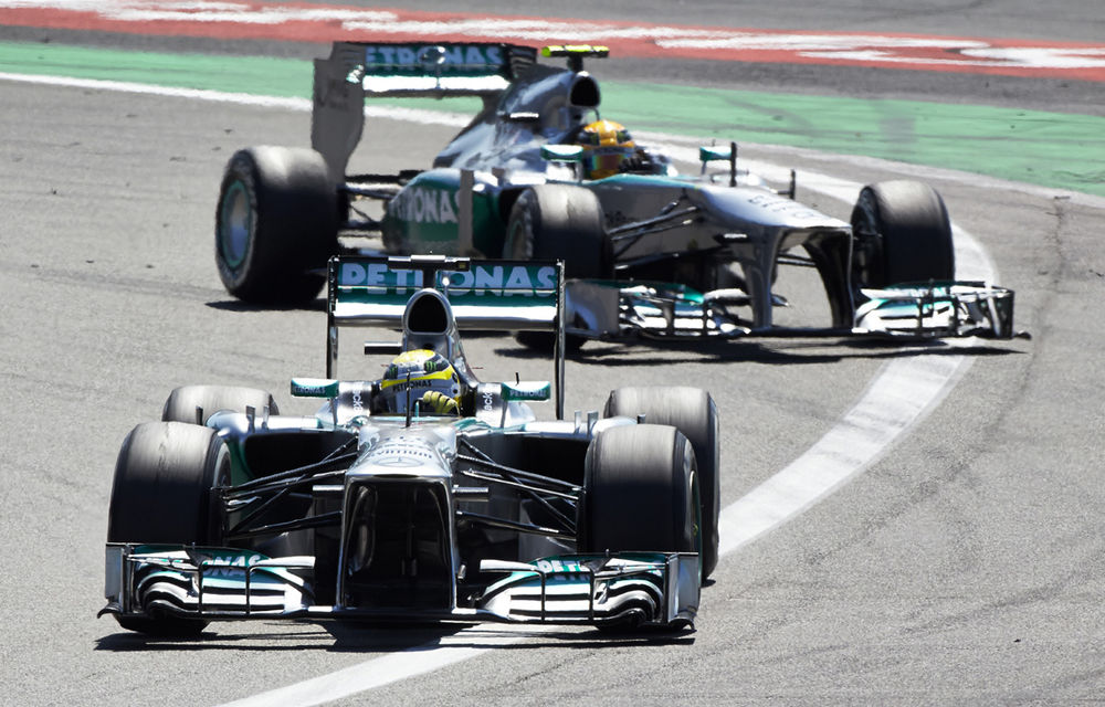 Hamilton crede că Mercedes poate câştiga titlul constructorilor - Poza 1