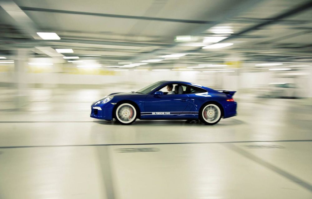 Porsche a creat un Carrera 4S unic pentru cei cinci milioane de fani de pe Facebook - Poza 6