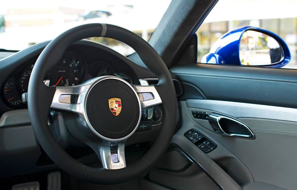 Porsche a creat un Carrera 4S unic pentru cei cinci milioane de fani de pe Facebook - Poza 7