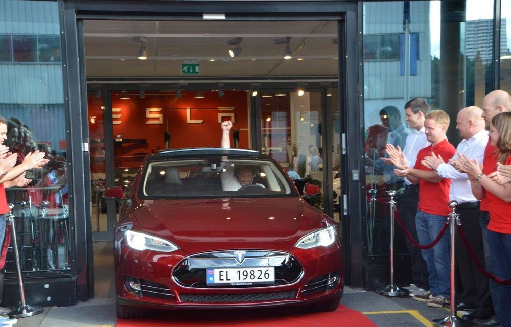 Tesla a livrat primul Model S în Europa unui norvegian excentric - Poza 3