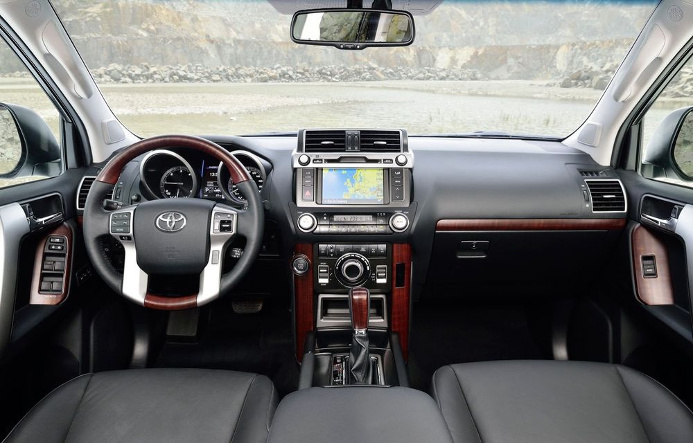 Toyota Land Cruiser facelift - imagini şi detalii oficiale - Poza 6