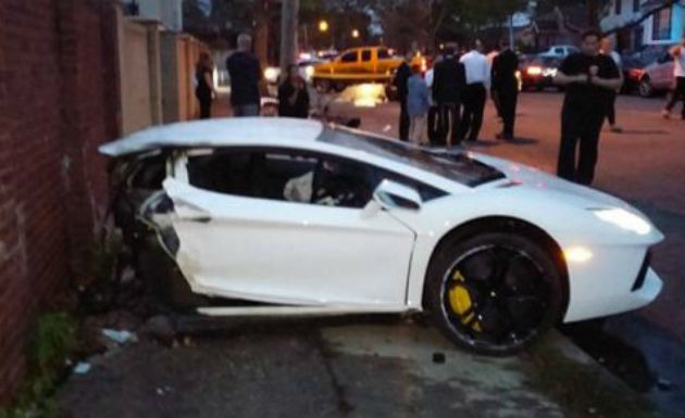 VIDEO: Lamborghini Aventador, secţionat în urma unui accident spectaculos - Poza 1