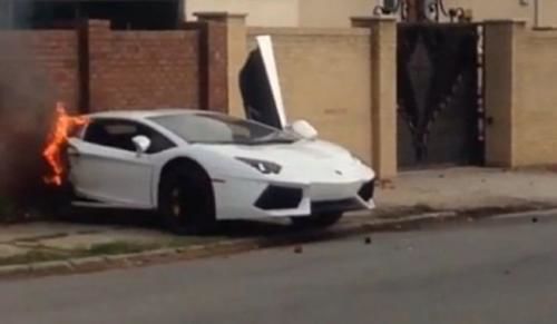 VIDEO: Lamborghini Aventador, secţionat în urma unui accident spectaculos - Poza 4