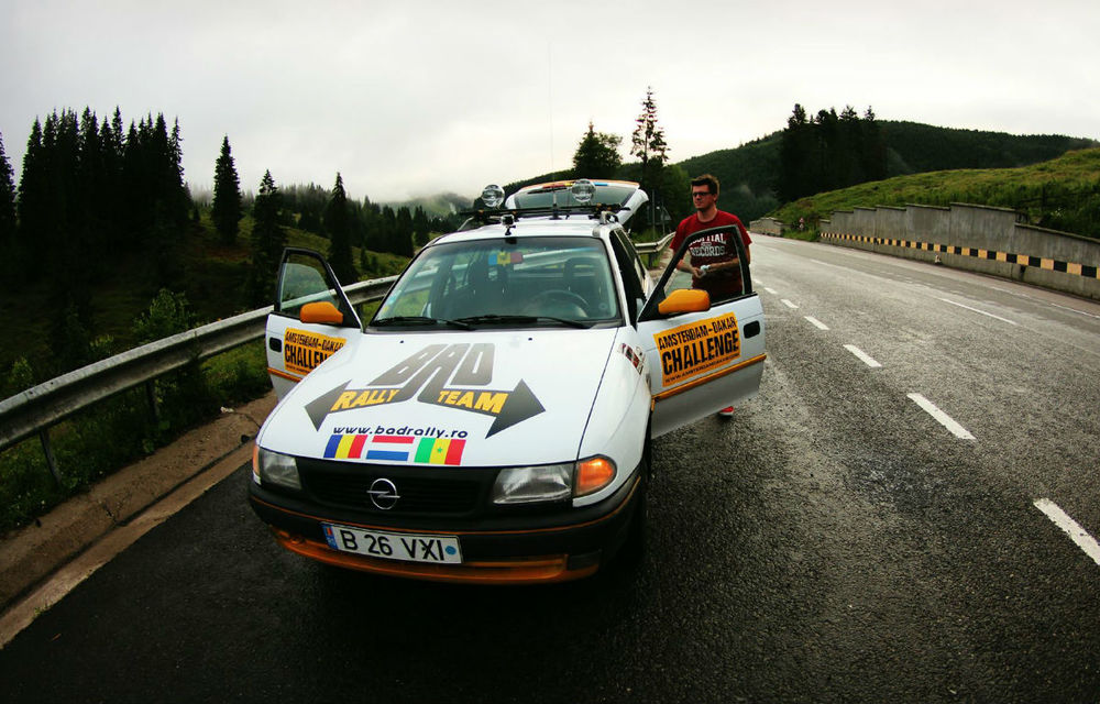 POVEŞTI AUTO: Doi tineri români vor parcurge 10.000 km pe ruta Bucureşti-Amsterdam-Dakar - Poza 6
