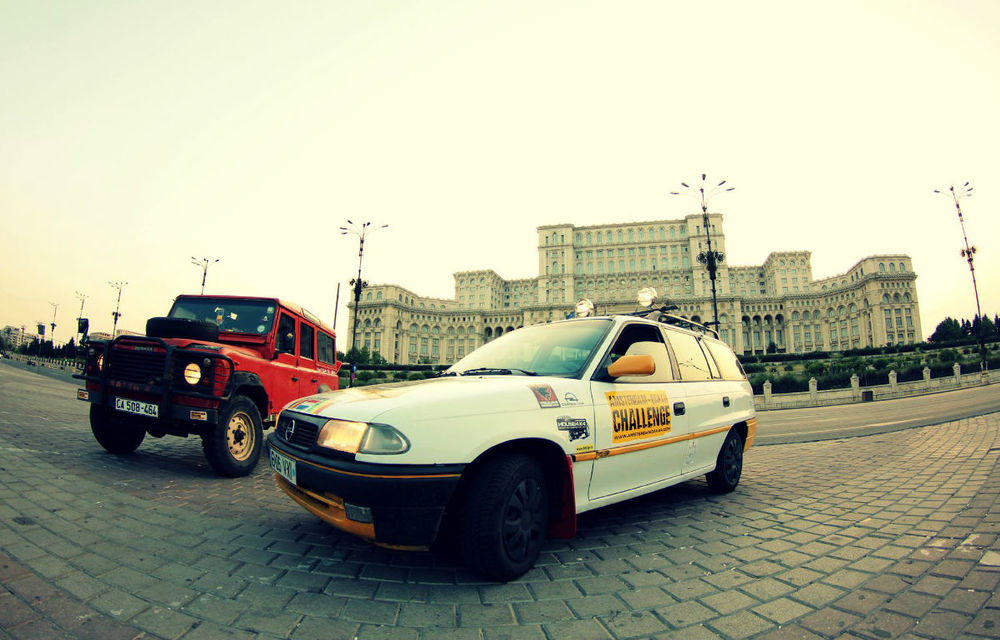 POVEŞTI AUTO: Doi tineri români vor parcurge 10.000 km pe ruta Bucureşti-Amsterdam-Dakar - Poza 2