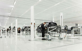 GALERIE FOTO: „Farmacia” în care se naşte supercarul McLaren P1
