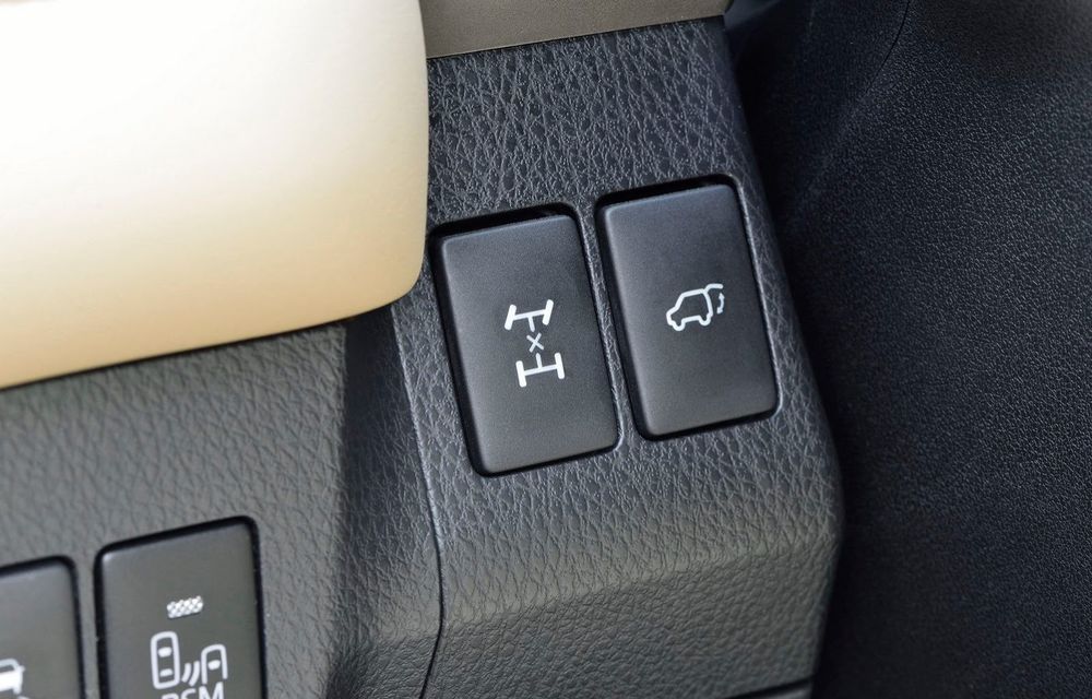 Toyota RAV4 primeşte o nouă versiune şi o echipare îmbunătăţită - Poza 39