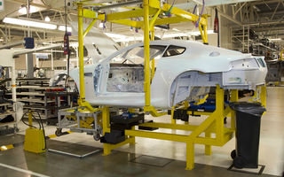 Aston Martin ar putea primi platforme de la Mercedes-Benz