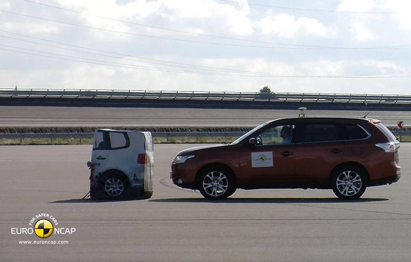 EuroNCAP a testat frânarea automată de urgenţă pe 8 modele. Mercedes E-Klasse are cel mai bun rezultat - Poza 3
