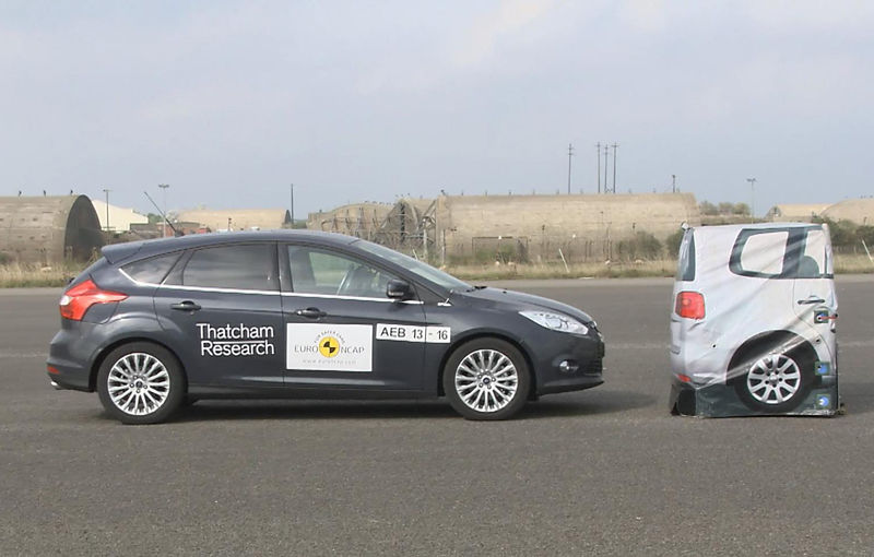 EuroNCAP a testat frânarea automată de urgenţă pe 8 modele. Mercedes E-Klasse are cel mai bun rezultat - Poza 7