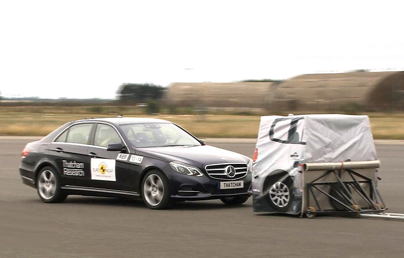 EuroNCAP a testat frânarea automată de urgenţă pe 8 modele. Mercedes E-Klasse are cel mai bun rezultat - Poza 1