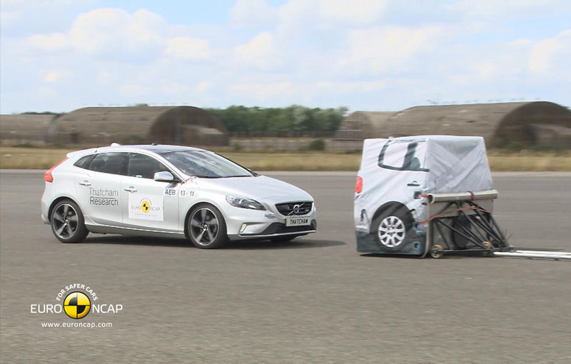EuroNCAP a testat frânarea automată de urgenţă pe 8 modele. Mercedes E-Klasse are cel mai bun rezultat - Poza 8