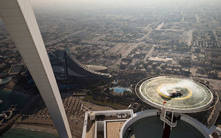 Red Bull a sărbătorit titlurile cu "cerculeţe" pe helipadul clăirii Burj Al Arab din Dubai