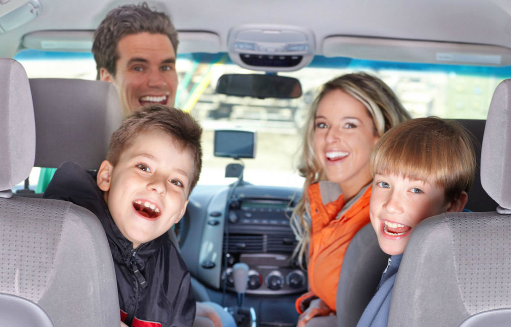 Studiu: copiii distrag atenţia şoferului mai rău decât telefonul mobil - Poza 1