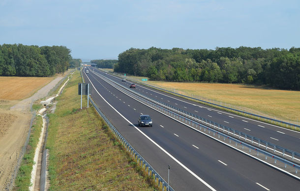 Autostrăzile româneşti ar putea fi taxate cu 3 euro pe 100 kilometri începând cu anul 2017 - Poza 1