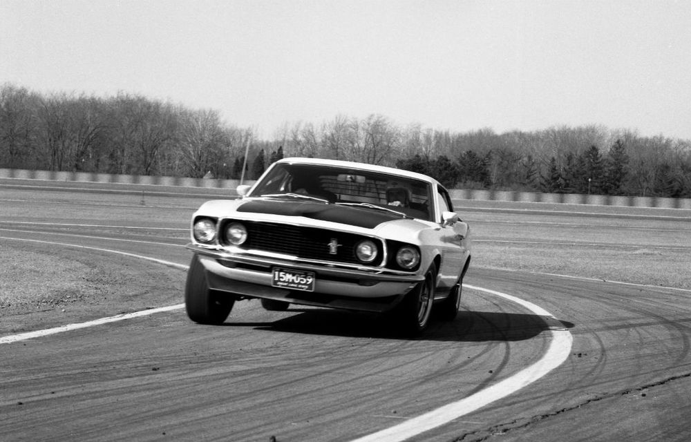 POVEŞTI AUTO: Ford Mustang - 50 de ani de legendă - Poza 10