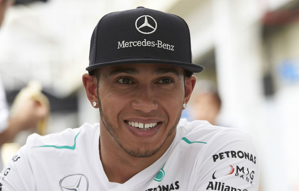 Lauda dezvăluie cum a reuşit să-l convingă pe Hamilton să semneze cu Mercedes - Poza 1