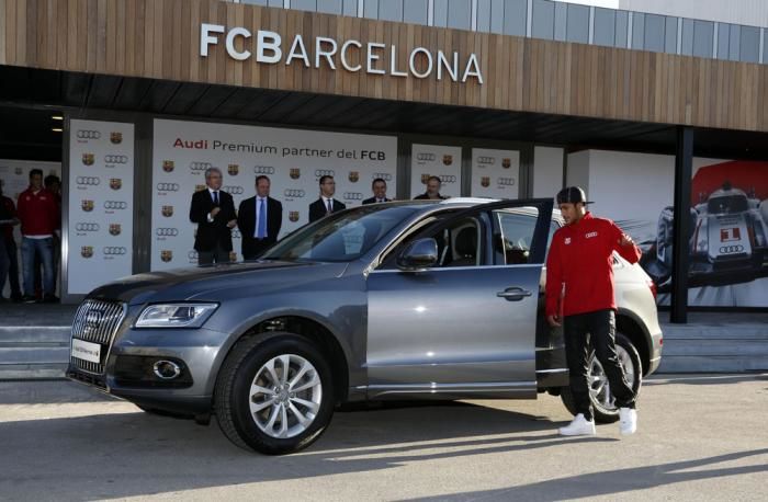 Audi a livrat o flotă de maşini pentru toţi jucătorii Barcelonei. Messi a ales un Audi Q5 - Poza 9