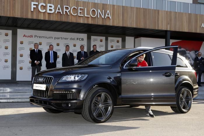 Audi a livrat o flotă de maşini pentru toţi jucătorii Barcelonei. Messi a ales un Audi Q5 - Poza 2