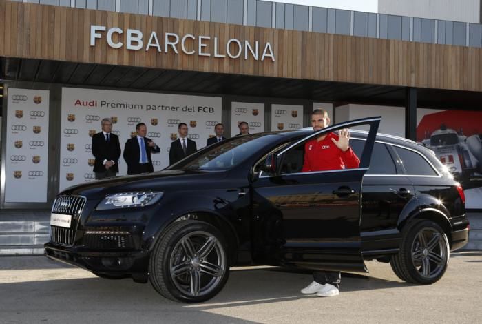 Audi a livrat o flotă de maşini pentru toţi jucătorii Barcelonei. Messi a ales un Audi Q5 - Poza 4