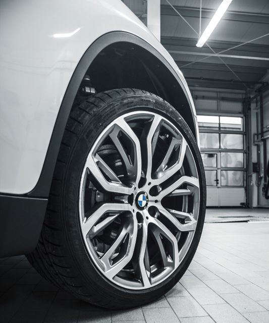 Vizită la „estetician”: de la BMW X6 standard la BMW X6 M Performance - Poza 11