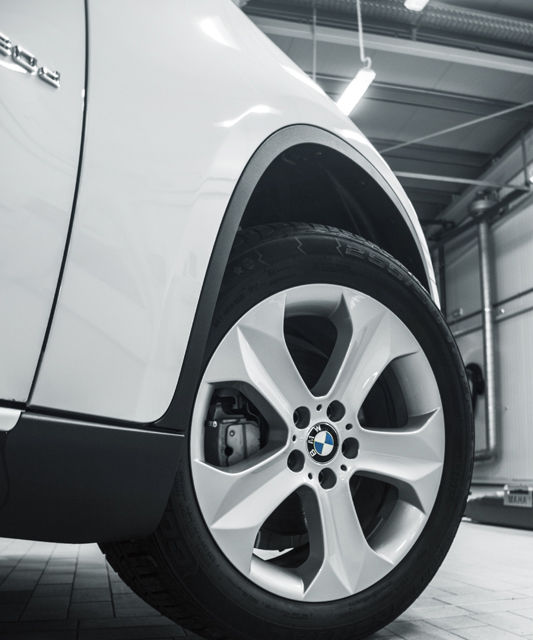 Vizită la „estetician”: de la BMW X6 standard la BMW X6 M Performance - Poza 12